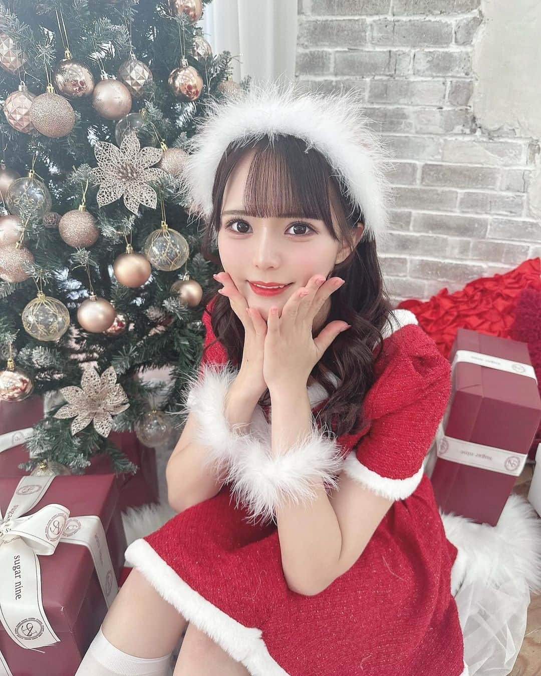 桜井ひかるさんのインスタグラム写真 - (桜井ひかるInstagram)「サンタろーる૮ . ̫ .｡ ა 今年のクリスマスイブは定期ライブだから みんなと一緒に過ごせるの嬉しい💭 25予定ないからなんかイベント入らないかな～？？  一緒にクリスマス過ごせたら嬉しいです૮ . ̫ .｡ ა  @dress_sugar 🎅  #suger#dress#サンタ服#サンタ#コスプレ#サンタコス #サンダルコーデ #クリスマス#クリスマスコーデ #クリスマスプレゼント #xmas #コスチューム#cosplay #animegirl」12月11日 22時43分 - hikarunroll_