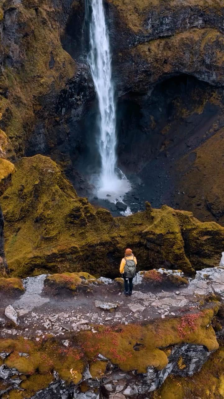 BEAUTIFUL DESTINATIONSのインスタグラム：「@withdoina captures the dramatic allure of one of Iceland’s waterfalls. 💦🇮🇸✨ This ruggedly beautiful part of the world is renowned for its abundance of waterfalls, wild coastlines, stunning glaciers and fiery volcanos, making it a bucket list destination for many people. 🌋   📽 @withdoina 📍 Iceland 🎶 Joel Sunny - Luminary」