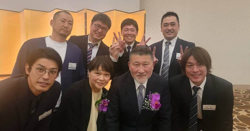 宮崎大輔さんのインスタグラム写真 - (宮崎大輔Instagram)「松井先生を囲む会 36年間日本体育大学の歴史を作って頂きありがとうございました。 私は松井先生から高校時代に オファーを貰っていなければ、 ハンドボールはやめていました。 2021年に日体大を無事卒業することができ、色々なところで 感謝感謝感謝です。 沢山のメンバーも集まりました❗️  #日体大 #日本体育大学 #感謝 #恩師」12月11日 23時01分 - daisuke7_official