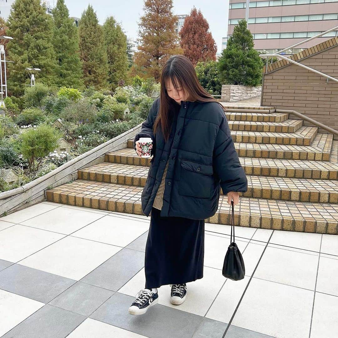 haruさんのインスタグラム写真 - (haruInstagram)「ㅤㅤㅤㅤㅤㅤㅤㅤㅤㅤㅤㅤㅤ ㅤㅤㅤㅤㅤㅤㅤㅤㅤㅤㅤㅤㅤ お気に入りすぎて着すぎている @moitytto_ のニットに かわいいだけじゃなくてあたたかい ダウン🥹🤍  ポケットが大きいのもたくさん入るから嬉しい🤭  本当このニット着すぎているので また着回しも載せますっ🧶笑  ┈┈┈┈┈┈┈┈┈┈┈┈┈┈┈┈┈┈┈  tops & outer : #moitytto skirt : #しまむら × haru コラボ bag : #unemansion  ┈┈┈┈┈┈┈┈┈┈┈┈┈┈┈┈┈┈┈」12月11日 23時01分 - __haru3