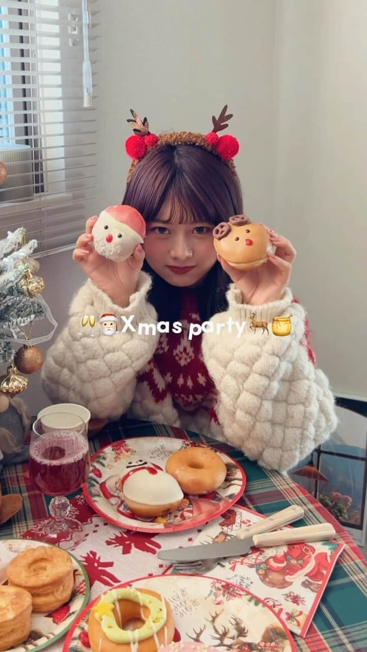 にたまごのインスタグラム：「𝑐ℎ𝑟𝑖𝑠𝑡𝑚𝑎𝑠 ℎ𝑜𝑚𝑒 𝑝𝑎𝑟𝑡𝑦🥂🦌🎅🏻❄️ #クリスマスパーティー #クリスマス #xmas」