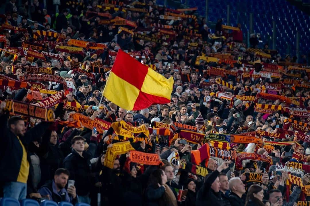 ASローマさんのインスタグラム写真 - (ASローマInstagram)「FORZA ROMA! 💛❤️  #ASRoma」12月11日 23時13分 - officialasroma