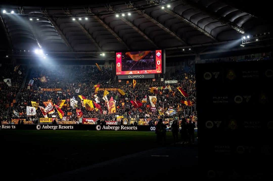 ASローマのインスタグラム：「FORZA ROMA! 💛❤️  #ASRoma」