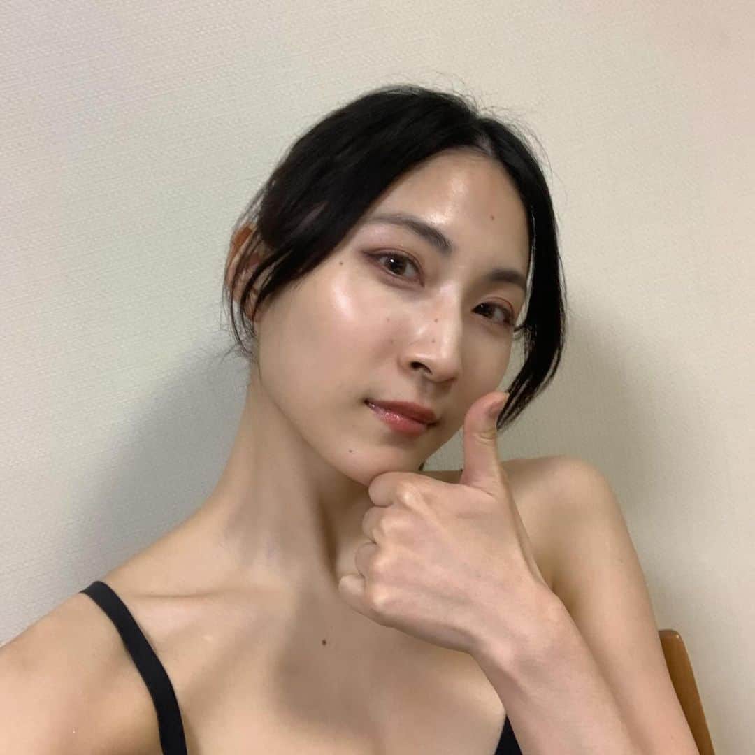 護あさなのインスタグラム：「. 最近またジム通いの頻度が上がって、 いい感じに肌質改善してきました☺️  10〜11月は毎年のことながら肌荒れしてしまうから 強くしてかなきゃなー💪」