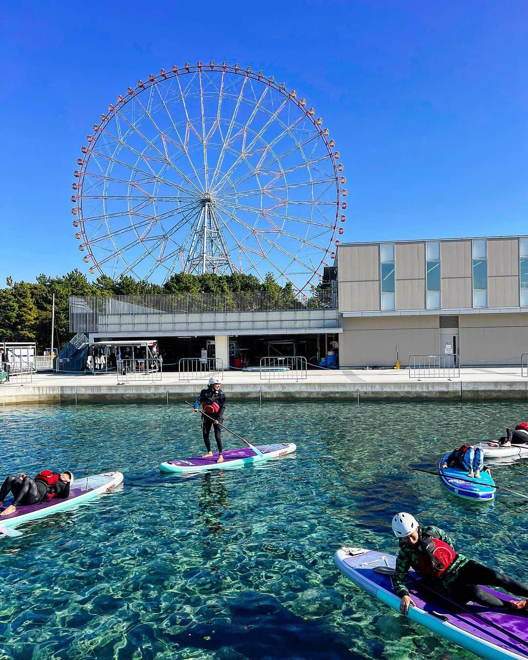 高松いくさんのインスタグラム写真 - (高松いくInstagram)「🚌🏄‍♀️🧘‍♂️🌵🍔  新しいチャレンジ 新しい環境 新しい人 新しい出逢いでぎゅうぎゅうの一日でした  そして 嬉しい再会☺️  自分が動いた事で 傷つく事 悔しい事 悲しい事とも出逢う  でも 動かないと この日のような 喜びや再会や 新しい出逢いもない  準備が9割なSUPやイベント そんな疲れや大変だったことなんて 当日の皆さんとのひと時で吹っ飛ぶ。  今回出逢った素敵な皆様と これからも 温かい優しい楽しいイベントを一緒に 作りたい😌  成功の反対は失敗ではなく、挑戦しないことである By.トーマス・エジソン  また いろいろ挑戦して 作って行くぞーーー！！  #event #sup #yoga #outdoor #sports #supyoga  #挑戦 #チャレンジ  #成功の反対は失敗ではなく何もしないこと  #ヨガ で挑戦する心身する土台作り #サップ で身体の軸を作り #人生楽しんだもん勝ち っと思えるにも 心と身体作りが大切 #健康 は　#気持ち と#呼吸 で変わっていく  #体を動かそう #運 を動かす　#運動 #nsp #nspjapan #onscompany」12月12日 8時40分 - iku_takamatsu_trip_sup_yoga