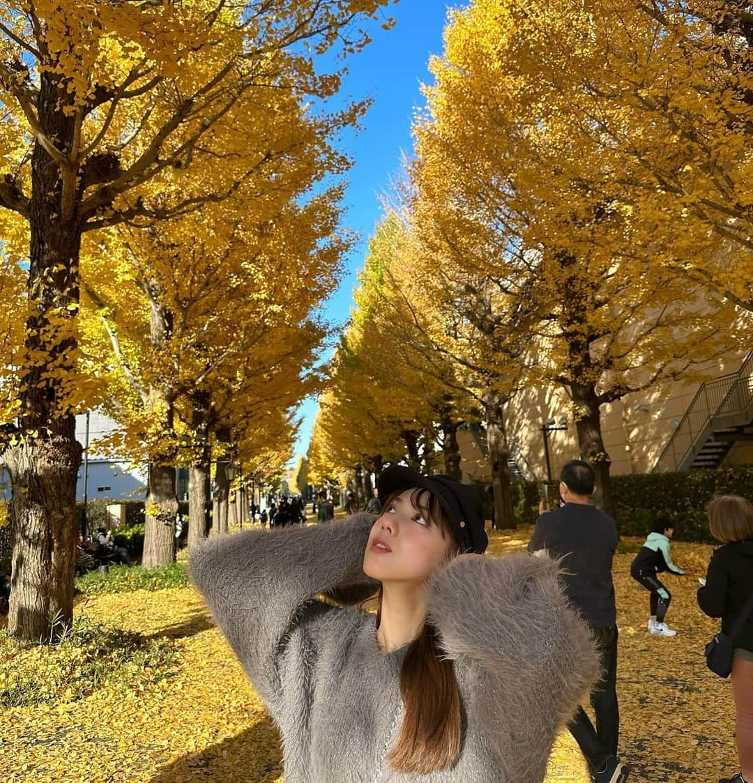 毛利愛美のインスタグラム：「🍁  この日はポカポカだったからトップス一枚でお出かけした☺️♡ 👚　@qumerry.official   #ootd  #ootdfashion #qumerry  #キュメリ」