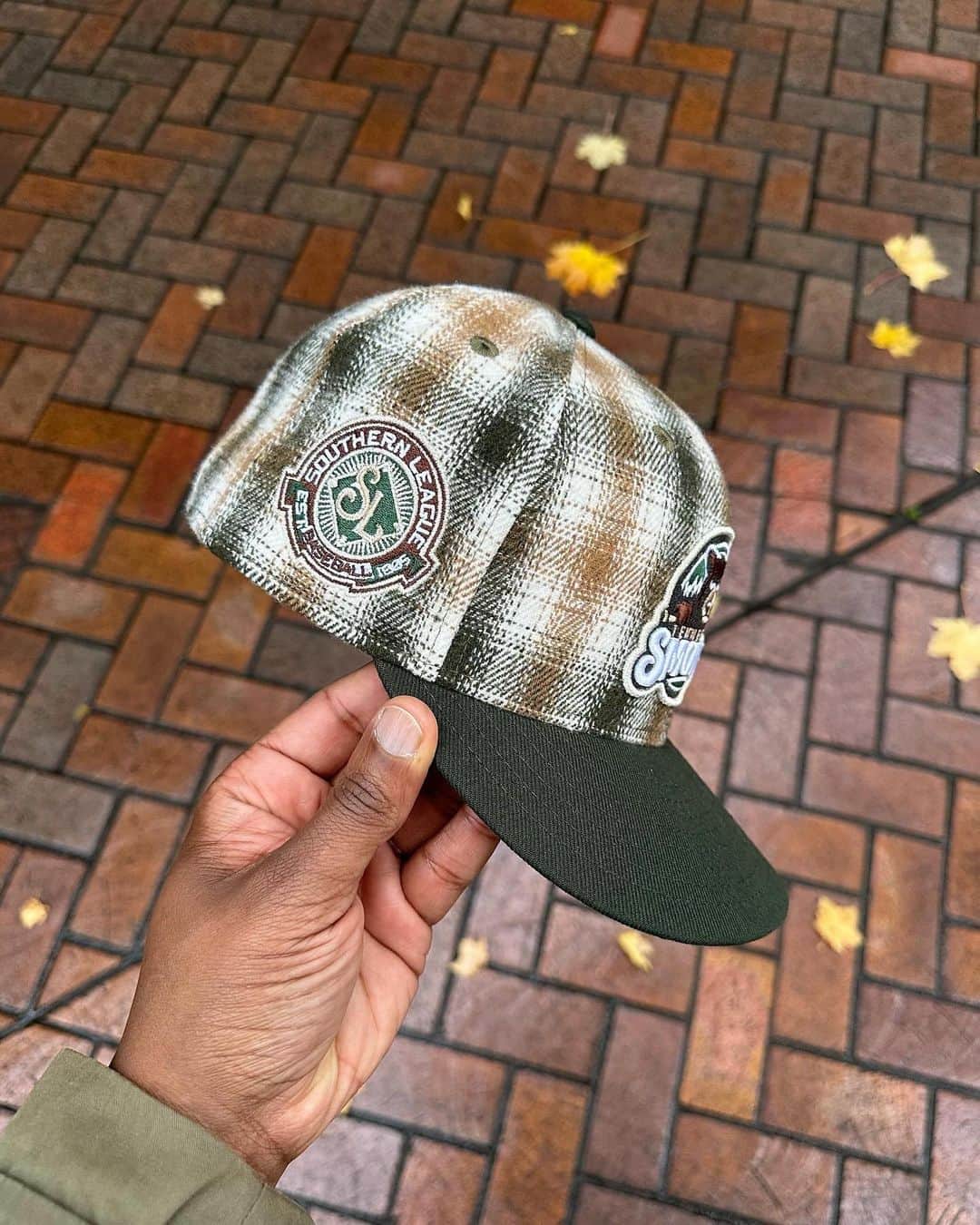 Mr. Tyさんのインスタグラム写真 - (Mr. TyInstagram)「My plaid @smokiesbaseball will be available Weds 12/13 @ 11am CST via stash1250.com. Sz 7-8 will be available, $50 bucks. Made in China. In store pickup at purchase will be available.  This one features a nice dark green visor to complement the plaid crown. The plaid was giving me outdoor Eddie Bauer vibes, so I went with the Smokies. The Smokies logo has pops of metallic silver and metallic black pearl. Grey UV, Southern League side patch, black sweatband, and a raised MILB batterman in the rear.  This is the last print/pattern for the year, but there are a few more on tap for the top of the year!  #capson #fittedcap #fittedfiend #teamfitted #thatfittedmean #stayfitted #59fifty #milb #igfittedcommunity #myfitteds #fittednation #neweracap #fittedfam #tennesseesmokies #fittedsnob #stayfitted #newera #smokies #minorleaguemonday」12月12日 1時10分 - regularolty