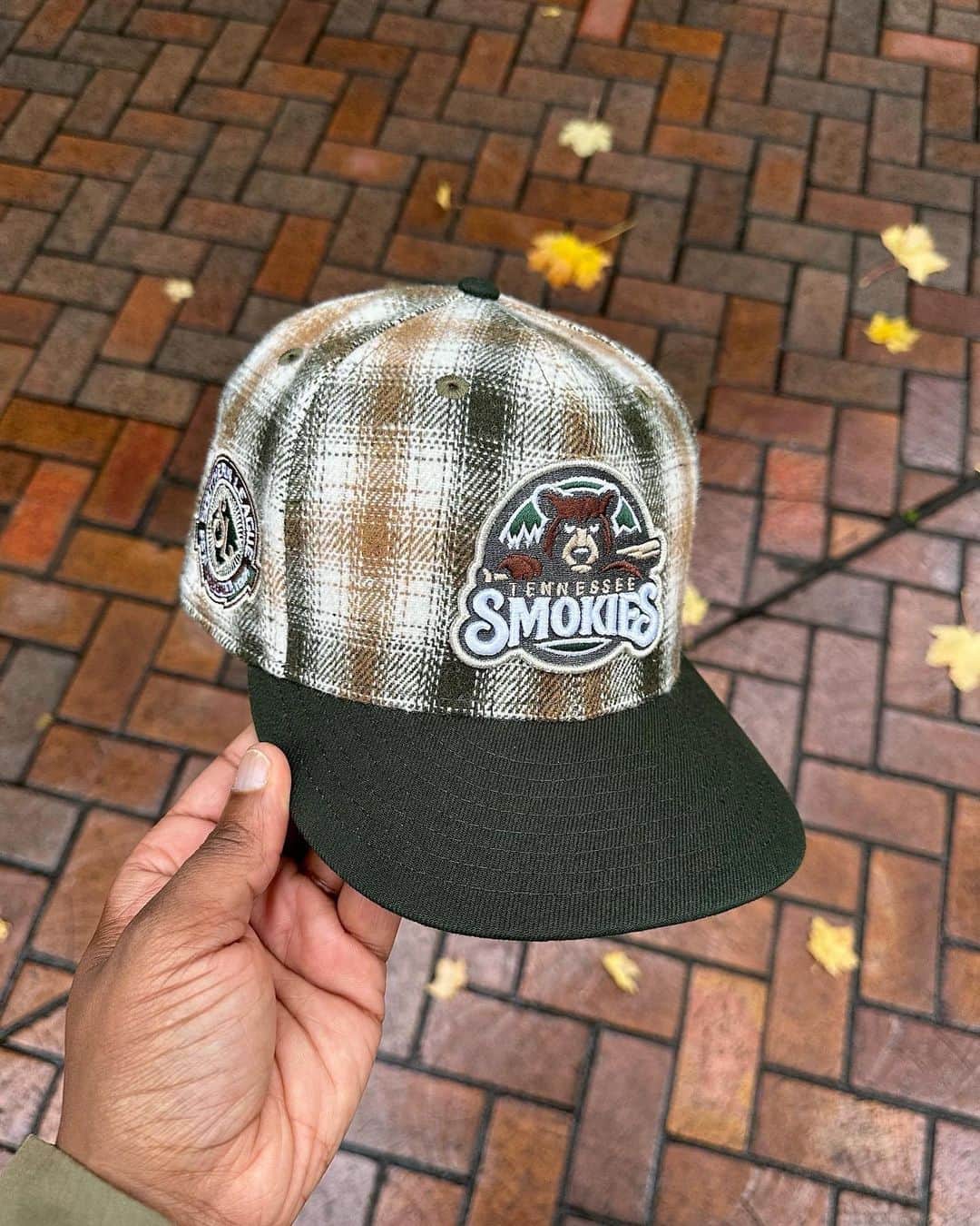 Mr. Tyのインスタグラム：「My plaid @smokiesbaseball will be available Weds 12/13 @ 11am CST via stash1250.com. Sz 7-8 will be available, $50 bucks. Made in China. In store pickup at purchase will be available.  This one features a nice dark green visor to complement the plaid crown. The plaid was giving me outdoor Eddie Bauer vibes, so I went with the Smokies. The Smokies logo has pops of metallic silver and metallic black pearl. Grey UV, Southern League side patch, black sweatband, and a raised MILB batterman in the rear.  This is the last print/pattern for the year, but there are a few more on tap for the top of the year!  #capson #fittedcap #fittedfiend #teamfitted #thatfittedmean #stayfitted #59fifty #milb #igfittedcommunity #myfitteds #fittednation #neweracap #fittedfam #tennesseesmokies #fittedsnob #stayfitted #newera #smokies #minorleaguemonday」