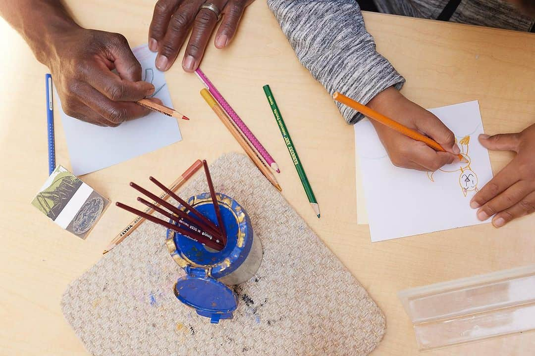 フィラデルフィア美術館のインスタグラム：「Mark your calendars! School District of Philadelphia Free Day is Thursday, Dec 28th.  During winter break, we’re welcoming all district staff, teachers and students to the museum with their families free of charge.   And we don’t just want you to explore our galleries. Tours, art-making sessions, artist meet-n-greets, and concerts are all scheduled between 10am – 3pm.  This special day is part of our Art Kids program series, which has similar events all year round. Learn more at the link in our bio!   Image credit: Elizabeth Leitzell  #schooldistrictfreeday #philamuseum #philly #winterbreak」