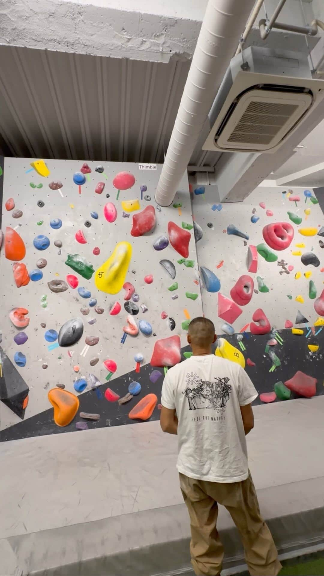 平山ユージのインスタグラム：「I visit quit often to Tokyo  And I stopped by @basecamp_shinbashi  Most of the time I chat with customers and my staff mainly😆😆👍but I climb too ✨✨🎶🎶💪🏼  Wall : Thimble  Holds: @bluepillclimbing  Setter: @kzs_nishi   @basecamp_onlineshop  @basecamp_mport  @basecamp_mgmt  @thenorthfacejp  @beal.official  @carbongrip  @climbskinspain  @basecamp_shinbashi  @basecamp_higashimurayama  @basecamp_edogawabashi  @basecamp_kinshicho  #shinbashi #toranomonhills #新橋　#新橋ボルダリング #虎ノ門ヒルズ #ボルダリング　#10月7日 #リニューアルオープン #neverstopexploring #tnfathletes #tnfjp #ザノースフェイス」