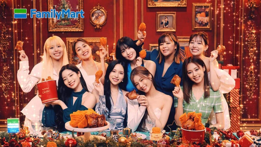 TWICEのインスタグラム：「🔔CM映像解禁🔔 TWICE 出演 ファミリーマート新TVCM「ファミマ×TWICE クリスマスチキン」篇  タイアップソングは新曲「Dance Again」  🎥↓↓CM＆インタビュー・メイキング映像はこちら↓↓🎥 entamerush.jp/tv/1925/  #TWICE #ファミリーマート #ファミマ」