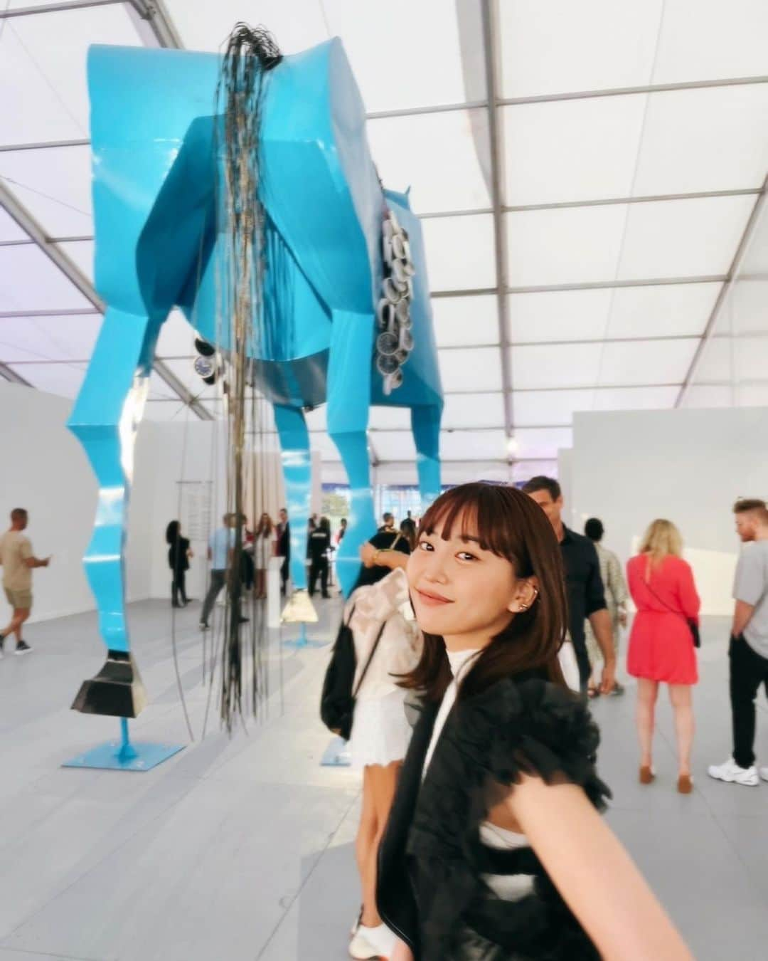 倉中るなさんのインスタグラム写真 - (倉中るなInstagram)「in MIAMI #ArtBasel  今年の目標の1つだった 「 アメリカにアートの勉強をしに行く 」！  想いが叶い、スイス・マイアミ・香港・パリで毎年展開されている世界最大級のアートフェア #アートバーゼル in マイアミへ勉強に行ってきました！  今回観た会場は、Art Miami / SCOPE / Untitld ART / Design Miamiの4つ。  街を歩いてるだけでも発見が沢山で…まだまだ周り足りなかったなぁ。素敵だなぁと感じた作品を次の投稿でupします。♡  #miamibeach#artmiami#scope#untitledartfair#designmiami#basel#miami#america」12月12日 14時19分 - runa_kuranaka