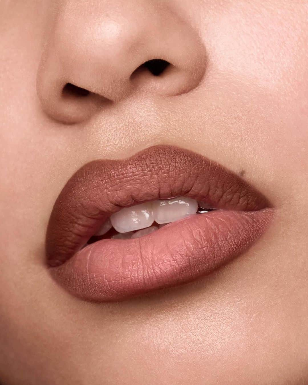 Kylie Cosmeticsのインスタグラム：「cinnamon precision pout blended into the lips for an everyday, neutral lip👄」