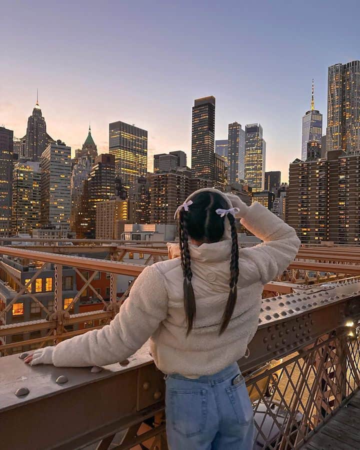 Hollister Co.さんのインスタグラム写真 - (Hollister Co.Instagram)「adding this to my vision board 🌆🗽🎀 📸: @alexabrutus @itscaroxline」12月12日 3時10分 - hollister