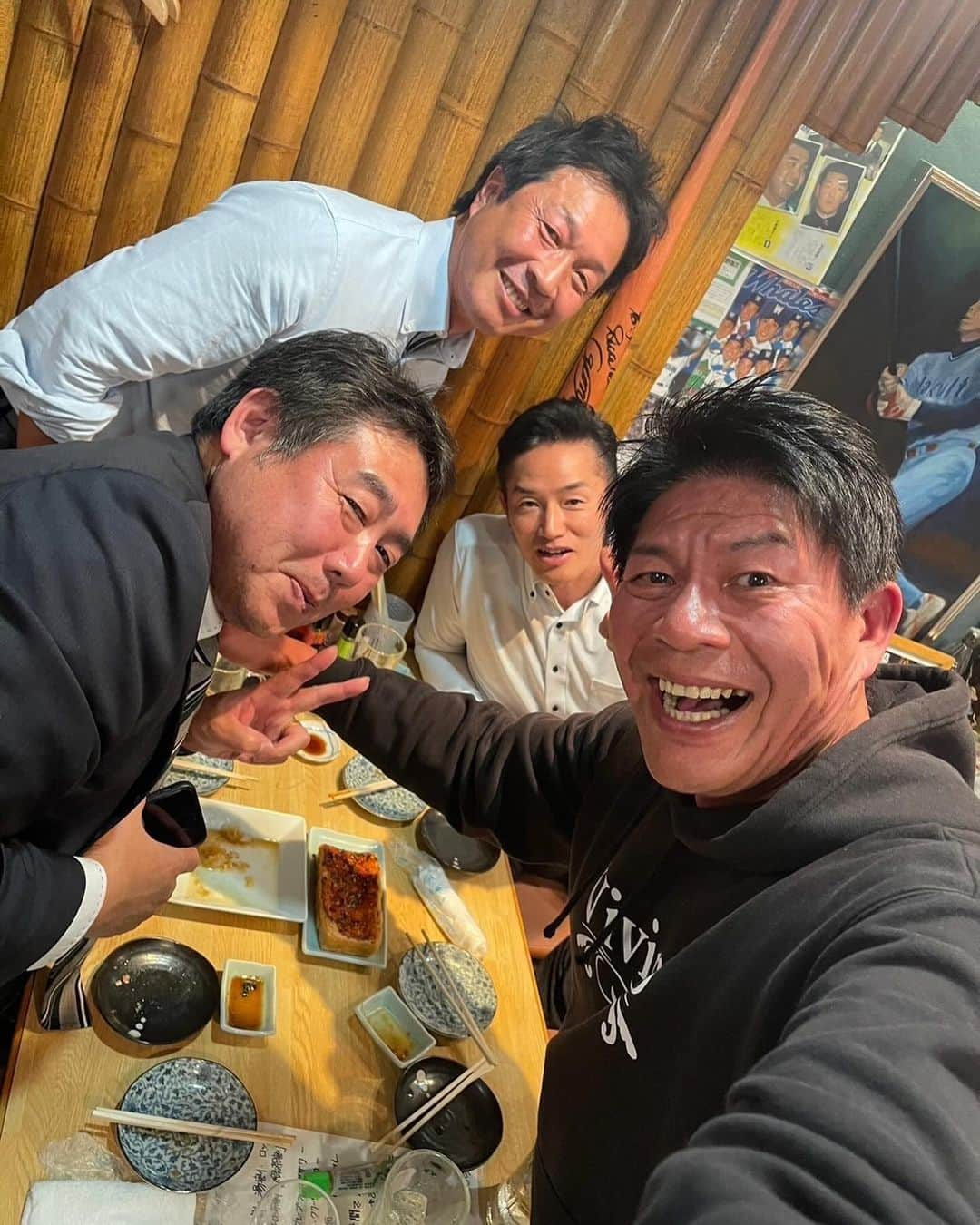 宮本慎也さんのインスタグラム写真 - (宮本慎也Instagram)「今日 板橋法人会の講演させて頂いた後に 美女木スワローズ会に遅れて参加^_^ 久しぶりにみんなに会えて嬉しかったなー^_^  場所は大乃 大野雄次さんのお店 23年やられたお店が1月で閉店するので皆さん是非行って下さいな。 うなぎ最高😀」12月12日 3時24分 - shinya_miyamoto1105