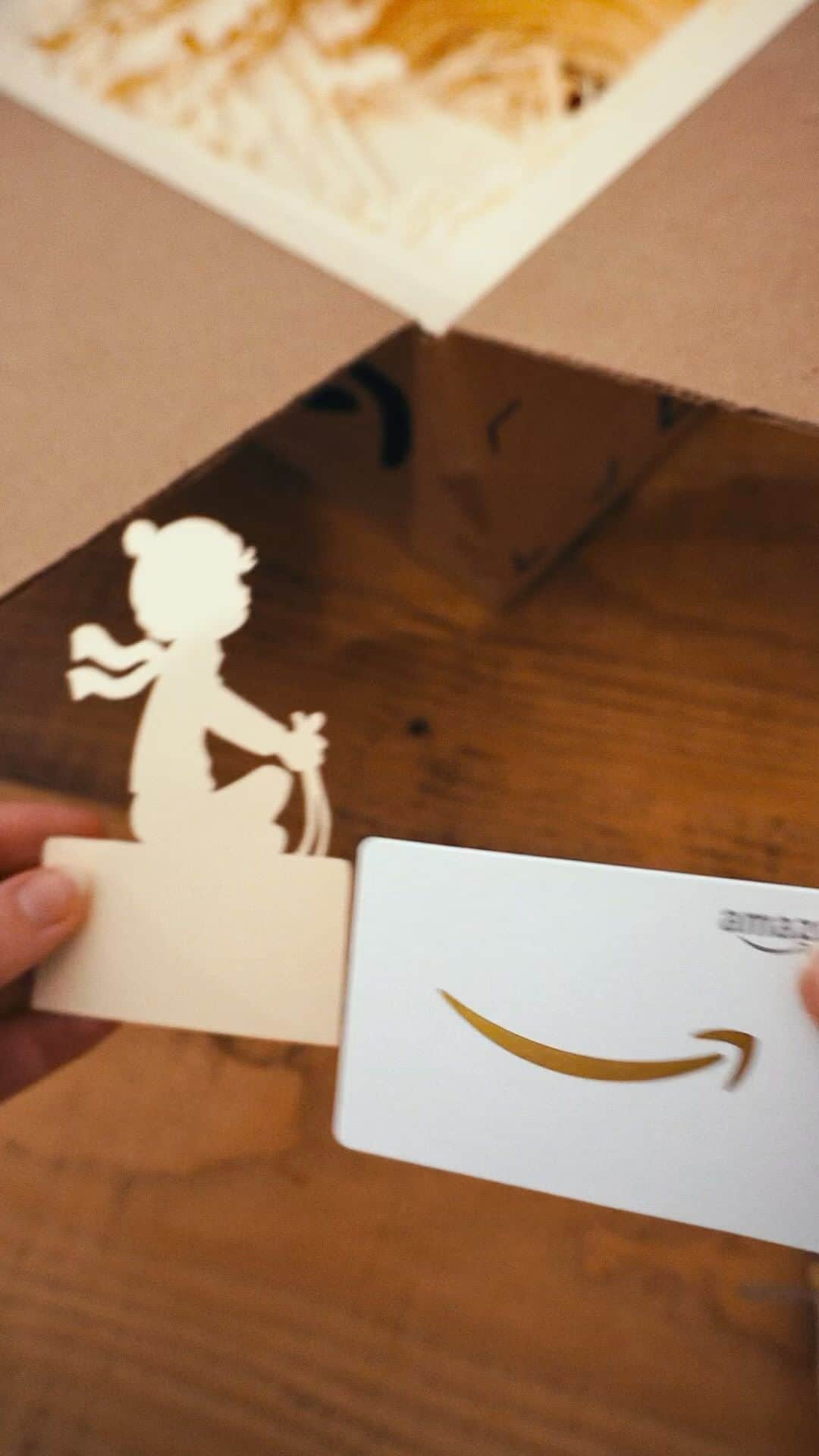 Amazonのインスタグラム：「Give the thoughtfulness of a handmade gift with the flexibility of an amazon gift card. Thanks to @bencharmanart for the beautiful creation.」