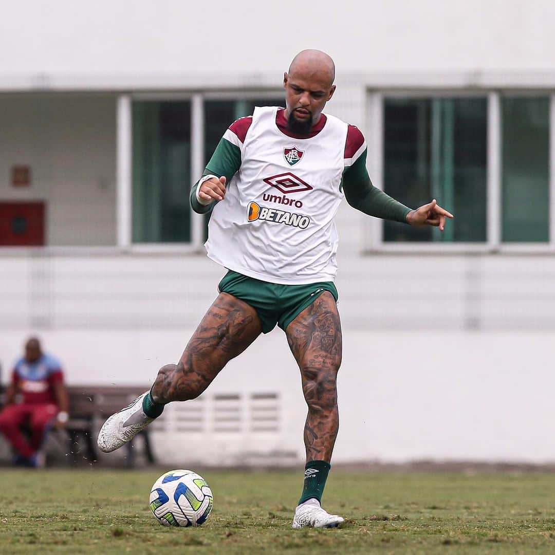 フェリペ・メロのインスタグラム：「Dias de muito trabalho graças a Deus! 💚❤️🦁 #Fluminense #TreinandoParaOMundial #DeusnoControle #ObrigadoJesus」