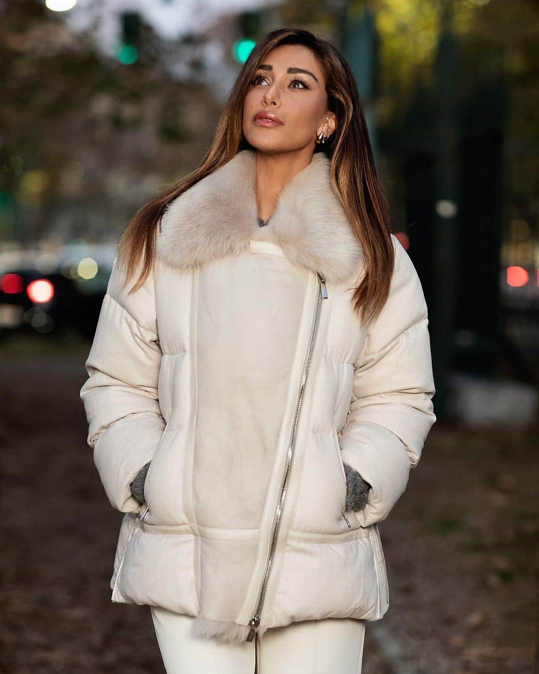 ベレン・ロドリゲスさんのインスタグラム写真 - (ベレン・ロドリゲスInstagram)「Bianco in inverno: un must! Ancora meglio se in @moorer_official  #MooRER #adv」12月12日 4時12分 - belenrodriguezreal