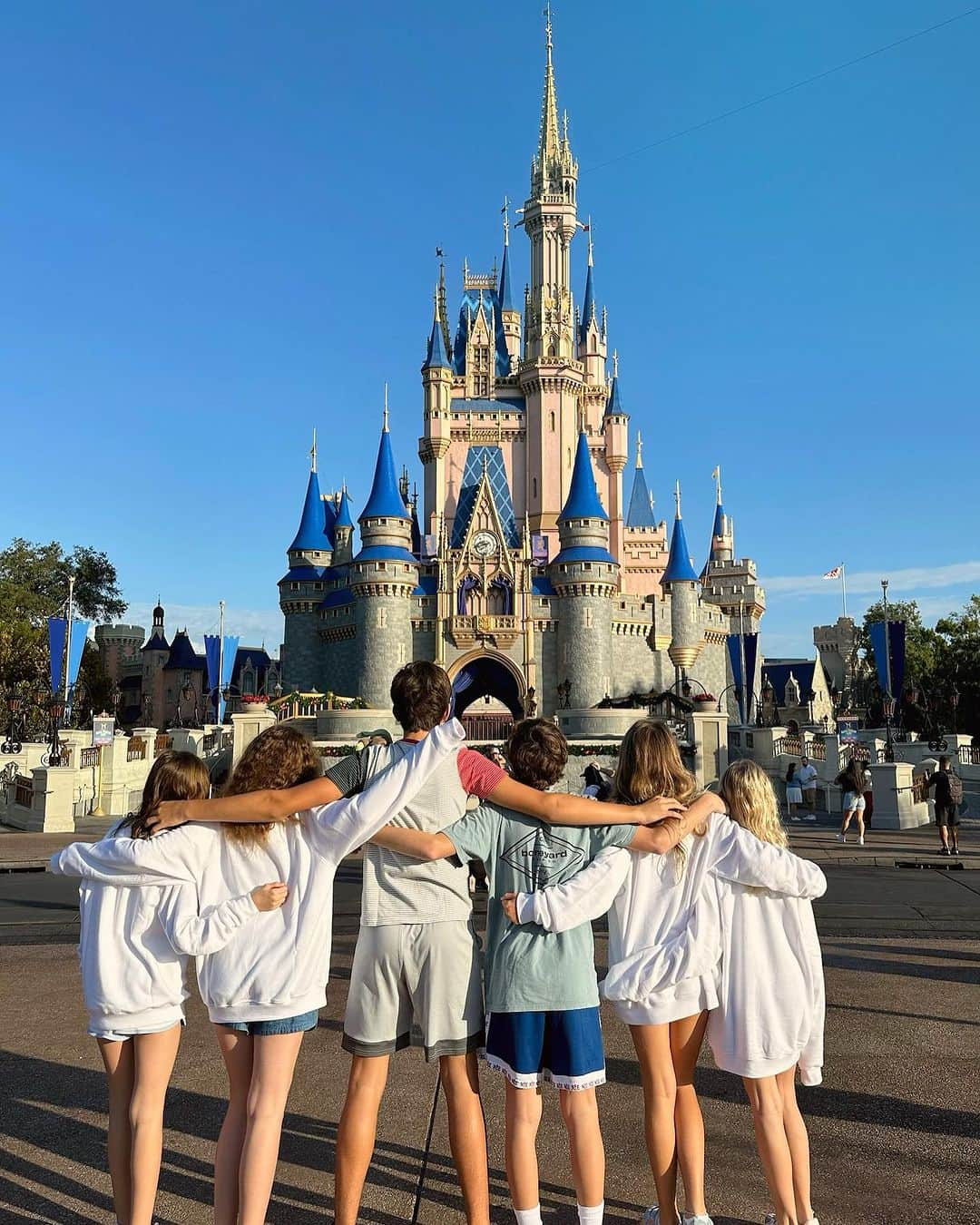 ジゼル・ブンチェンさんのインスタグラム写真 - (ジゼル・ブンチェンInstagram)「Another year and here we are again to celebrate the kids birthdays! Thank you @waltdisneyworld . We had a great time! ✨  Mais um ano e aqui estamos novamente para comemorar o aniversário das crianças! Obrigada @waltdisneyworld nós nos divertimos muito!」12月12日 4時46分 - gisele