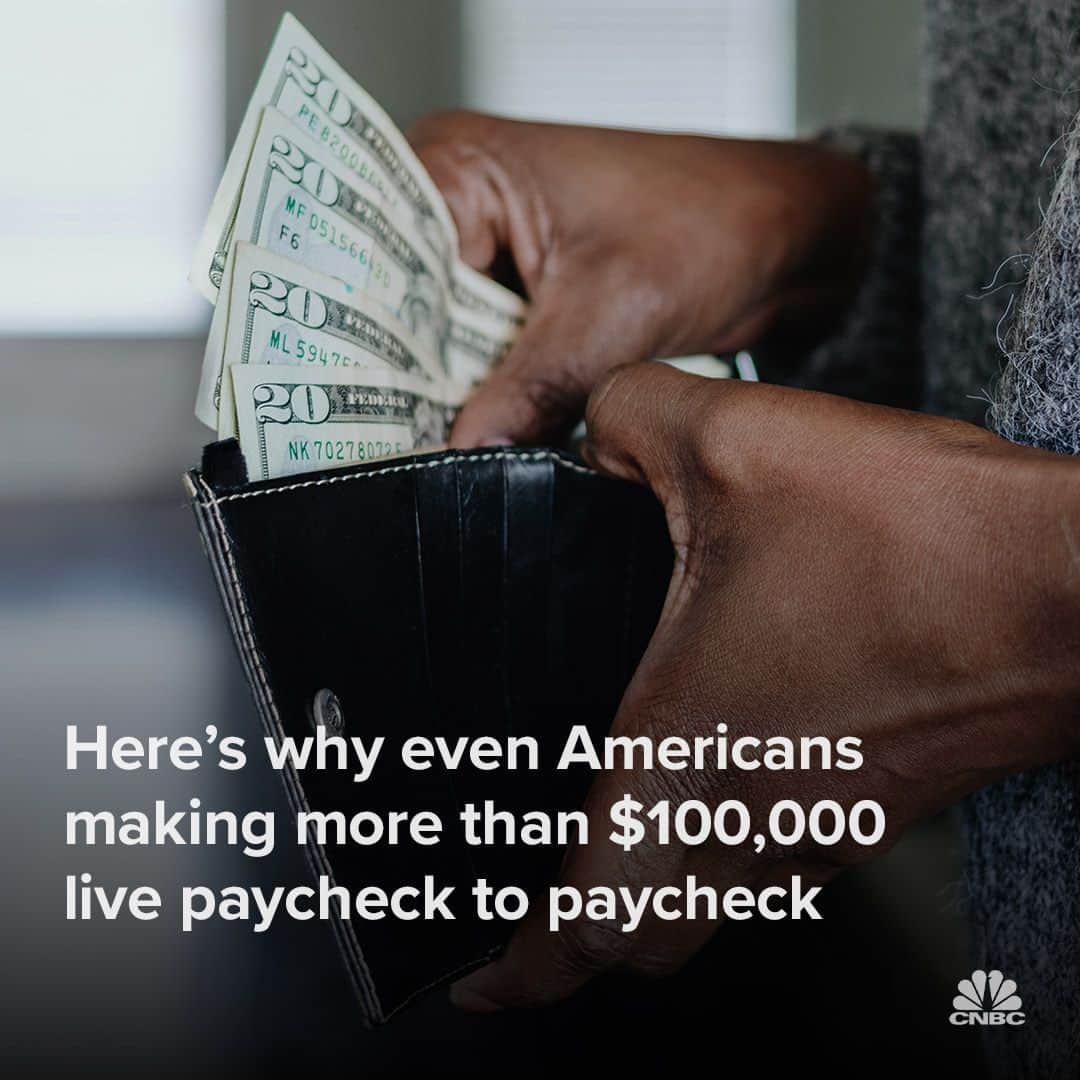 CNBCのインスタグラム：「If it seems like your paycheck disappears as quickly as it hits your bank account, you’re not alone.   More than 60% of Americans live paycheck to paycheck as of September 2023, according to a LendingClub report. Even people in higher income brackets are affected. More than half of Americans earning over $100,000 a year live paycheck to paycheck.  So what’s going on? Many experts point to a phenomenon called lifestyle inflation, or lifestyle creep, as one of the culprits.  Details on what lifestyle inflation is — and see why Americans are struggling to keep their money in their pockets — at the link in bio.」