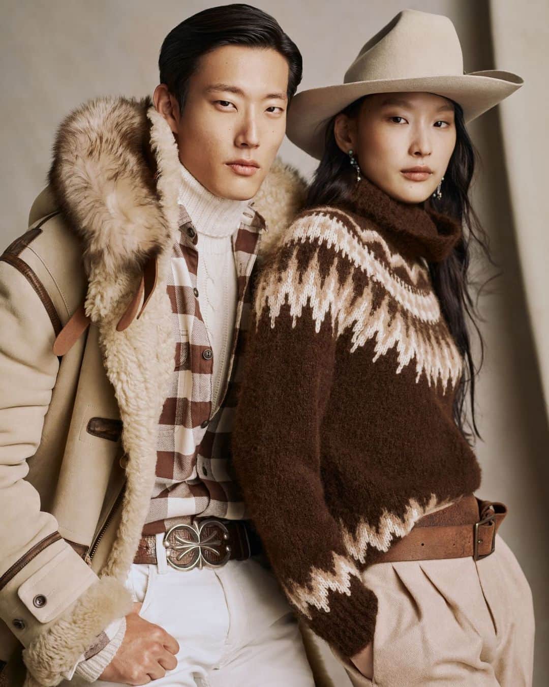 Polo Ralph Laurenのインスタグラム：「From soft knits to warm jackets, the latest Winter Alpine collection features pieces inspired by après-ski and classic #PoloRLStyle.  Discover the #RLHoliday Winter Alpine collection via the link in bio.  #PoloRalphLauren」