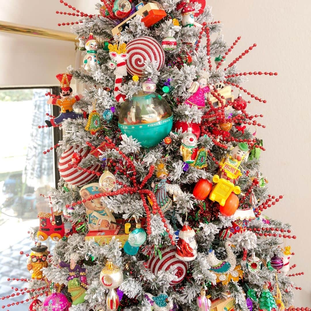 HGTVさんのインスタグラム写真 - (HGTVInstagram)「If you love all things vintage ... 😍⁠ ⁠ You'll love these unique ways to decorate for the holidays with vintage toys. 🎄🍬🧸⁠ ⁠ Swipe through for tips on collecting retro toys and games from the '50s, '60s and '70s and how to incorporate them into your holiday decor.⁠ ⁠ Which look do you like best? ⁠ ⁠ Head to the 👉 link in bio for even more of our vintage-filled ideas. #HGTVDesign」12月12日 5時08分 - hgtv