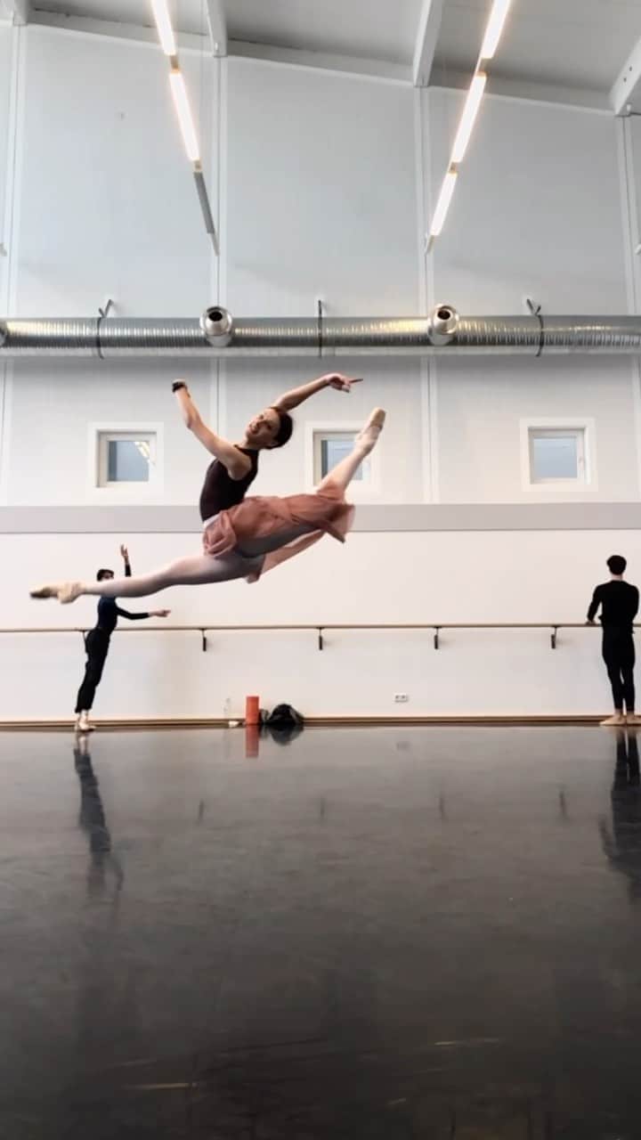 Ballet Is A WorldWide Languageのインスタグラム