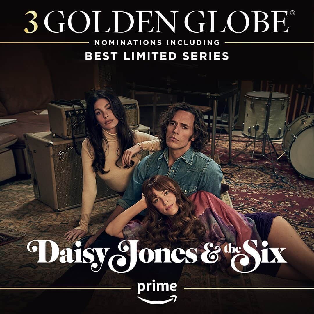 サム・クラフリンのインスタグラム：「@daisyjonesandthesix just got nominated for 3 Golden Globes and I am so immensely proud, and grateful to have been a part of this very special ride. So many people put their heart and soul in to making this show what it was, but @tjenkinsreid, it all started with you! Thank you.   Thank you to the Golden Globe voters, thank you to @hellosunshine and @amazonstudios for believing we could actually do it, and a special thank you to my fellow nominee, all round legend and sister @rileykeough for being the best gosh darn costar a man could ask for. You deserve this more than anyone.   I am shook. And confused. Honoured, and happy. 🤗」