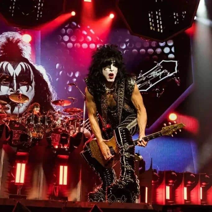 KISSさんのインスタグラム写真 - (KISSInstagram)「🔥🎸 Relive @kissonline's #EndOfTheRoadTour with the #EndOfTheRoadPPV replay on PPV.COM until 1/1/24.  With the replay, you're also eligible to purchase @kissonline's Golden Tickets, while supplies last!  #KISSArmy | #KISS50」12月12日 6時01分 - kissonline