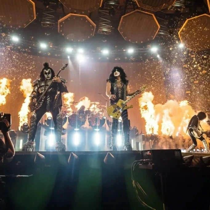 KISSさんのインスタグラム写真 - (KISSInstagram)「🔥🎸 Relive @kissonline's #EndOfTheRoadTour with the #EndOfTheRoadPPV replay on PPV.COM until 1/1/24.  With the replay, you're also eligible to purchase @kissonline's Golden Tickets, while supplies last!  #KISSArmy | #KISS50」12月12日 6時01分 - kissonline