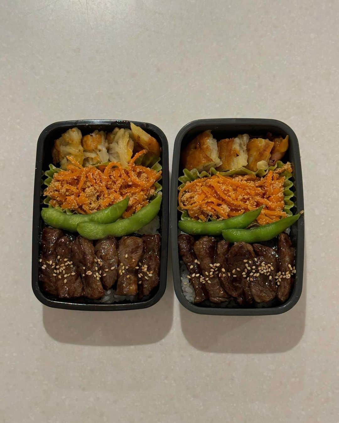 松本恵奈のインスタグラム：「おはようございます○今日のお弁当は焼肉弁当に じゃがチーズと人参のシリシリです🍱 じゃがチーズはお友達のお弁当に入っていて美味しかったみたいなので真似して作ってみたんだけど喜んでくれるかな？ 簡単だけど実は作ったことなかったメニューなので反応が 楽しみです😊 今日は雨ですが皆さんも足元に気をつけてくださいね☔️ 行ってらっしゃい♡ #enacook #enaobento」