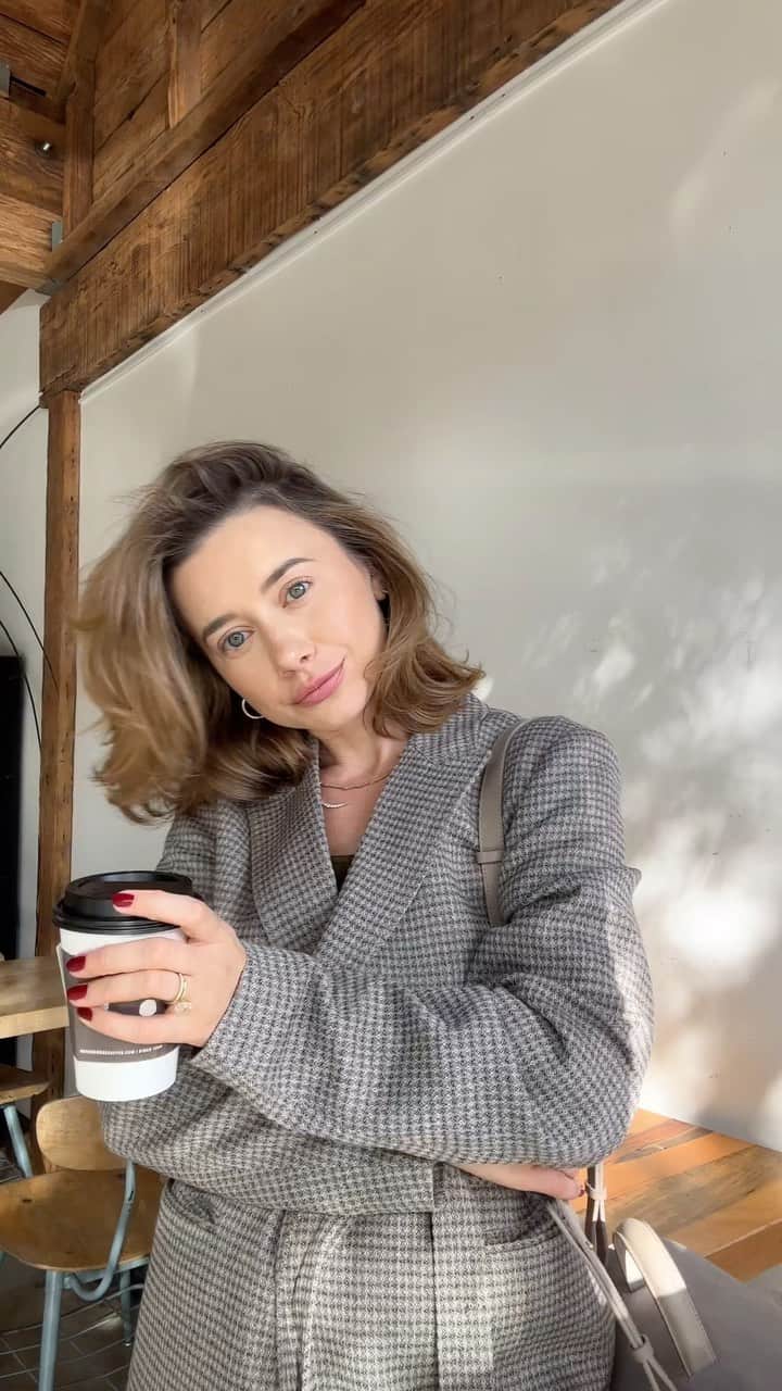 オレーシャ・ルーリンのインスタグラム：「24 hours in LA and why has it taken me this long to try and Air Wrap ?」
