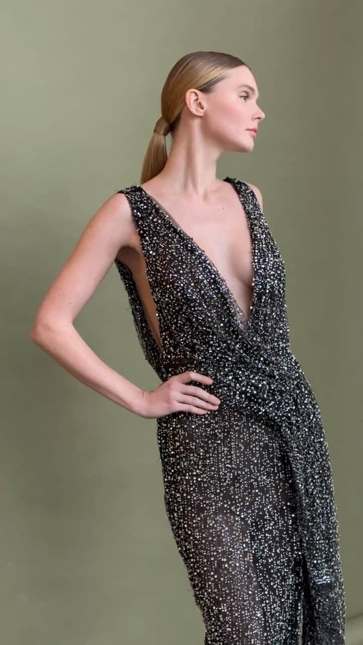 Marchesaのインスタグラム：「Step into the elegant allure of Fall 2023 Marchesa – a collection that captivates with every detail. Now available @neimanmarcus.   #Marchesa #FW23Marchesa」