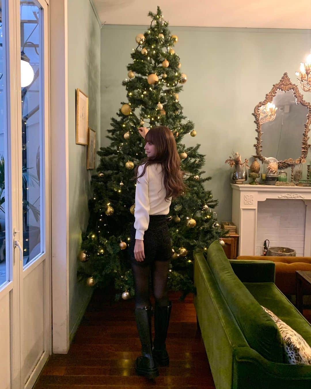 ITSUKIのインスタグラム：「. xmas mood🎄✨  みんな通勤中とかに見てくれるかなあって、早朝に投稿してみる🥞☀️ おはようございます！いい1日を♡」