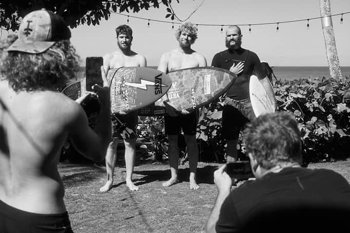 ジョン・ジョン・フローレンスのインスタグラム：「Some moments from the last few days. Grateful to be enjoying these moments with my brothers, and honored to be part of this year’s Eddie ceremony @theeddieaikau  - 📷 @artofoto」