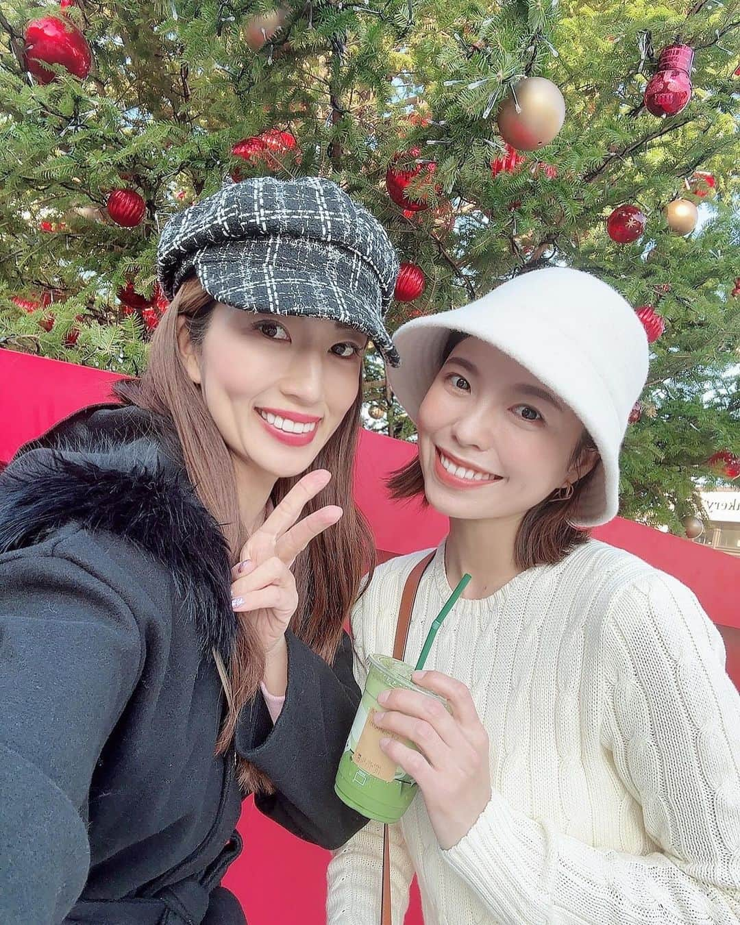 庄司ゆうこさんのインスタグラム写真 - (庄司ゆうこInstagram)「えみちゃん親子とガープレでお茶してツリー前で撮影❤️息子さん大きくなっていて可愛かったぁー❣️ 4枚目は真澄ちゃん親子と有明ガーデンへ✨ ボールプールで遊んで、泉天空の湯に行って朝から晩まで遊んでた🌟 来月はプチ旅行でお泊まりするから楽しみっ❤️ そして年内最後の酒井流整体へ😆 ガッツリ全身ほぐしてもらい、小顔矯正もしてもらってスッキリ✨✨ 今年もあと少しで終わりだね🥺 予定詰め込みすぎてるので、体調崩さないように気をつけなきゃだ、、😭 #クリスマスツリー#仲良し親子#ママ友#女の子ママ#男の子ママ#恵比寿ガーデンプレイス #有明ガーデン#泉天空の湯」12月12日 8時15分 - yuko.shoji