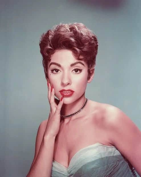 ヴィオラ・デイヴィスさんのインスタグラム写真 - (ヴィオラ・デイヴィスInstagram)「Happiest of birthdays to Icon @theritamoreno. You are a lifeforce. May you continue to be blessed ❤️❤️❤️」12月12日 8時16分 - violadavis