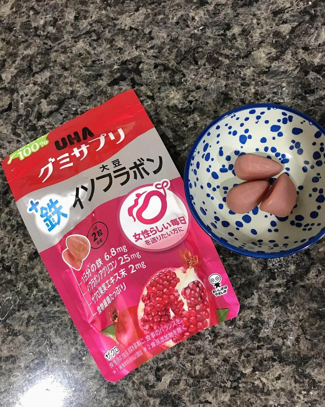 葵さんのインスタグラム写真 - (葵Instagram)「ぷっちょ等で知られるUHA味覚糖の技術で実現！ 国内最大級のグミサプリブランド「UHAグミサプリ」 女性の願望をかなえるサプリメント植物性グミサプリを引き続き摂取中♡ @uha_mikakuto_hb   ・イソフラボン（肌や髪のハリや潤いを手助けでき、女性らしい毎日を過ごしたい方におすすめします） ザクロ味は甘くておいしい💓  続けているおかげで髪や肌にコシとツヤがでてきた気がする☺️女性だからやっぱりイソフラボン取り続けたい！ 持ち運べるし便利です！！  #PR  #グミサプリ　#植物性グミサプリ　#鉄分　#大豆イソフラボン　#ヒアルロン酸　#メリロート　 #インナーケアサプリ　#ながら美容　#美容サプリ #健康習慣　#健康づくり　#インナービューティ 　#栄養補給　#セルフケア　#エイジングケア　#食習慣改善　#健康意識」12月12日 8時27分 - dolphin_coconut