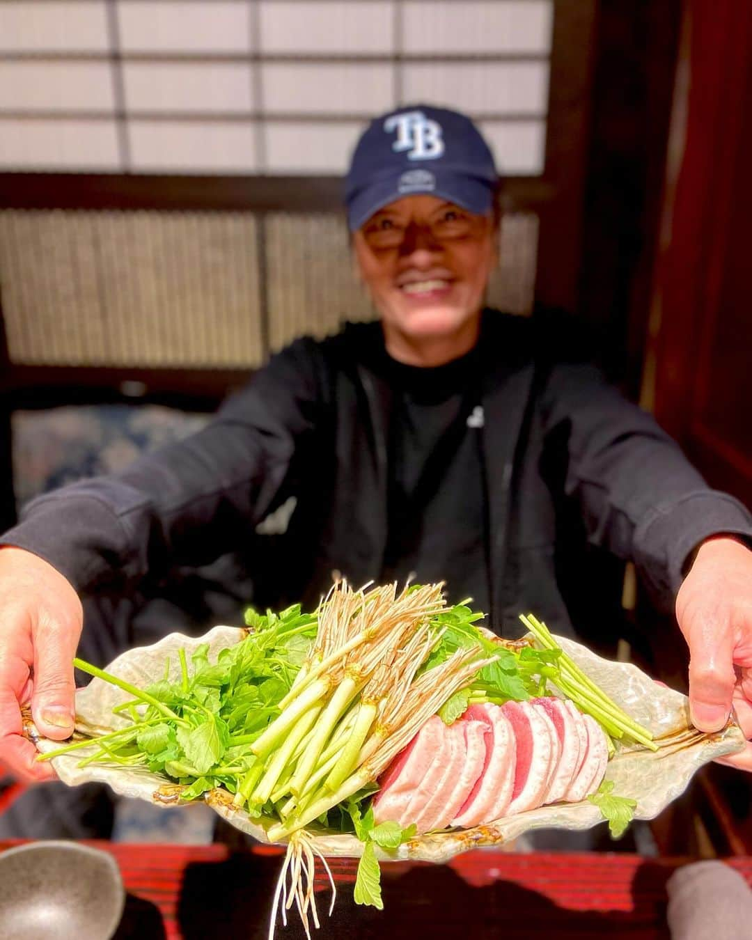 遠藤憲一のインスタグラム：「鍋の季節ですね。 これ何鍋かわかる？  どうぞ」