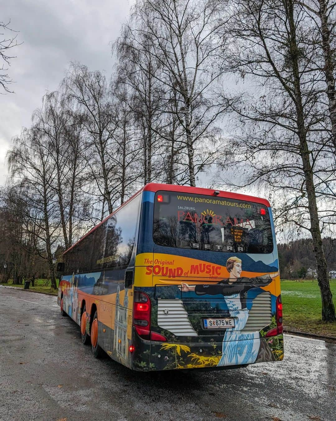 Ashley Jamesさんのインスタグラム写真 - (Ashley JamesInstagram)「Bucket list ticked off: the Sound of Music tour. 🎶❤️  What a way to end our trip to Salzburg! We're on the way back to the airport now but yesterday afternoon we did a Sound of Music tour and it was amazing! 💕🎶  Despite the film coming out in 1965, apparently the Sound of Music still attracts 300,000 tourists a year to Salzburg, which is just mind-blowing.  I've not seen the film for a while, but when I was at first school, baby Ashley would take the video in every single day hoping my teacher would let us watch it. I remember the VHS had a big plaster on with my name etched on. After a while my teacher gave in and let us watch it and asked me not to bring it back again. So I started bringing the tape cassette in instead. I was absolutely obsessed. I remember my mum telling me you could go to the real place and I couldn't believe it and I hoped that one day I could do it!   We saw the pavilion where they sang "16 going on 17", the church where they got married, the lake where they fell in on the boat, the path where Maria sings down, the two houses they filmed the Von Trapp home. And we learned so much about the real vom Trapp family. Our guide was so funny and amazing, and we saw so much of the Salzburg lake district which is somewhere I'd definitely want to come back in the summer. It's such a beautiful place!  And the best thing is - the littles were amazing even on a 4 hour tour! We brought lots of snacks and the iPad and there were lots of stops along the way!  What a beautiful place to come to for Nana's special birthday. And now it's back to reality to the work rush before we get to enjoy Christmas.   If anyone has any questions about our trip I'd be very happy to try and answer. ❤️✨🙏🏼」12月12日 19時26分 - ashleylouisejames