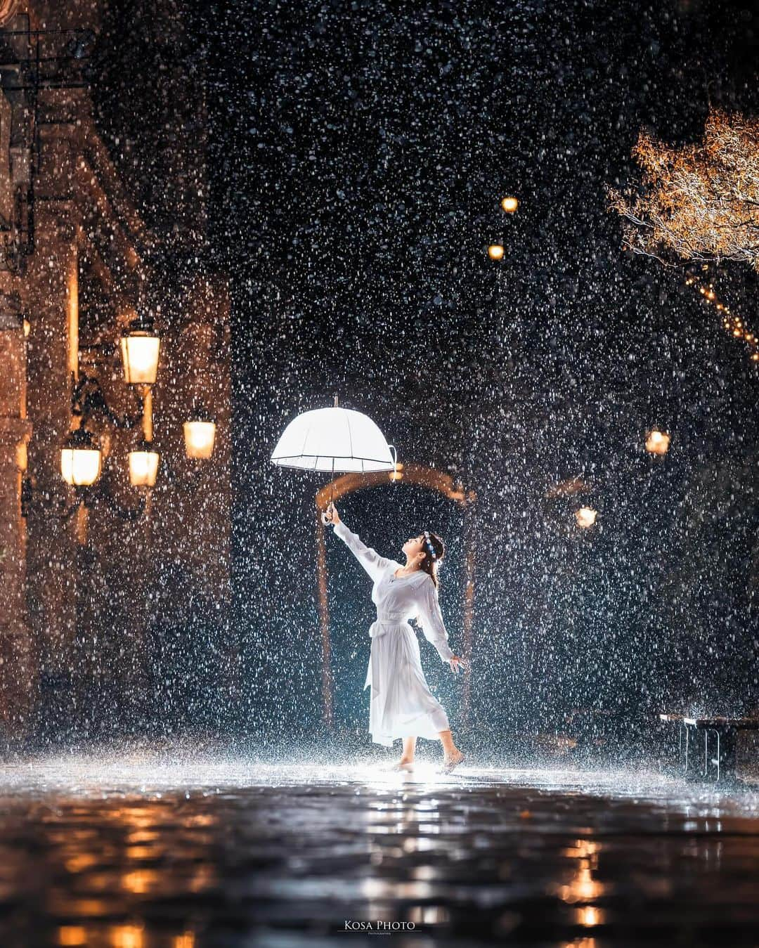 コサのインスタグラム：「久しぶりの雨ポトレ☔  例年なら寒すぎて無理ですが、今年は雨の夜でも気温が高くて驚く‼️ お互いずぶ濡れになったけど楽しかったなぁ🤣 そして、少しだけ135mmの画角に慣れた気がする . Location:和歌山 Wakayama /Japan🇯🇵 Date:2023年12月 Camera:Z9 /Z 135mm f/1.8 S Plena in frame: @chami_2nd . #nikoncreators #nikoncreators_2023moment #jp_portrait_collection #ポトレファン倶楽部 #ポトレ撮影隊 #jp_mood #NSG_IG #暗がり同盟 #フェスタルーチェ #riyets #tokyocameraclub #art_of_japan_ #jgrv_member #team_jp_ #photo_jpn #sorakataphoto #LBJ_KING #mst_vip #広がり同盟メンバー #special_spot_legend #m_v_shotz #invisible_cool_part #じゃびふる #raw_japan #deaf_b_j_ #japan_waphoto #pixlib_jp #雨ポトレ #nipponpic_member #PR」