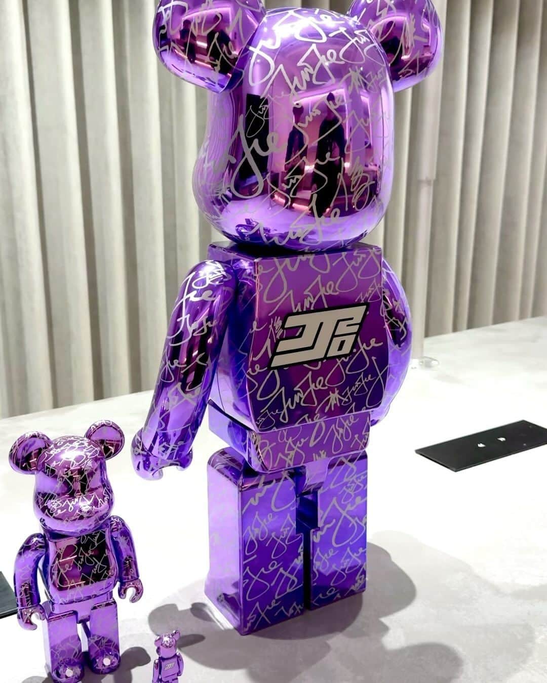 林俊傑のインスタグラム：「The next big thing! See you soon! @medicom_toy @designercon   #JJ20bearbrick」