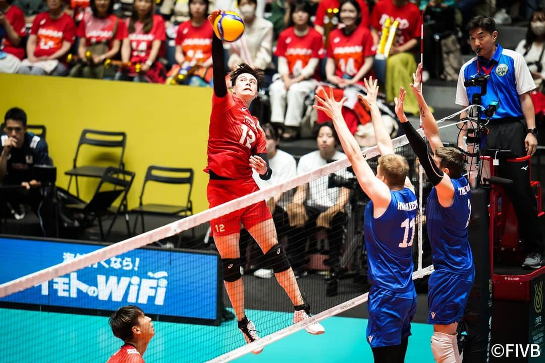 公益財団法人日本バレーボール協会のインスタグラム：「／ #バレーボール男子日本代表 フォトギャラリー 🏐 ＼   今回は「FIVBパリ五輪予選/ワールドカップバレー2023」を写真で振り返り📸  GAME1 フィンランド戦🇫🇮  皆さんもお気に入り写真に #フォトギャラリー をつけて ぜひ投稿してください😁  #ALLforPARIS #CatchOurDream」