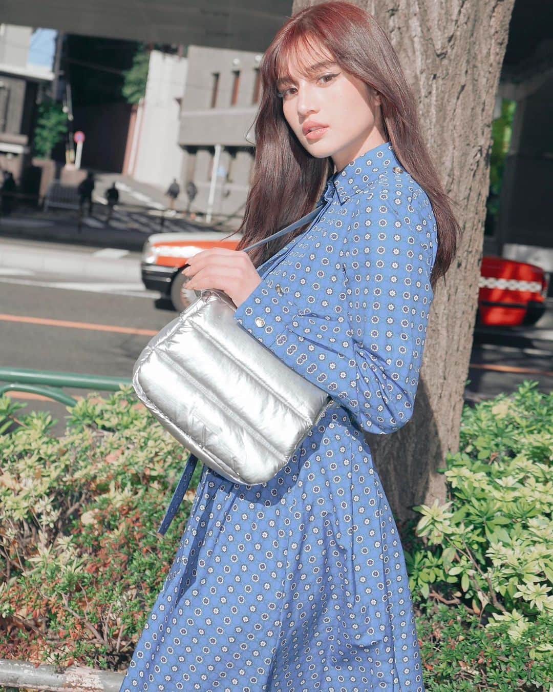 Takiさんのインスタグラム写真 - (TakiInstagram)「Beyond The Vines 🤍  にんき　アイテム　の　Poofy Bagから　 New Color "Metallic silver"が　 とうじょう　しました　よお！  The Holiday limited edition is out ☃️ Poofy and metallic comes with a cute Christmas package   @beyondthevines　 @beyondthevinesjapan #beyondthevines 　 #ビヨンドザバインズ #PR」12月12日 18時08分 - taki_faky