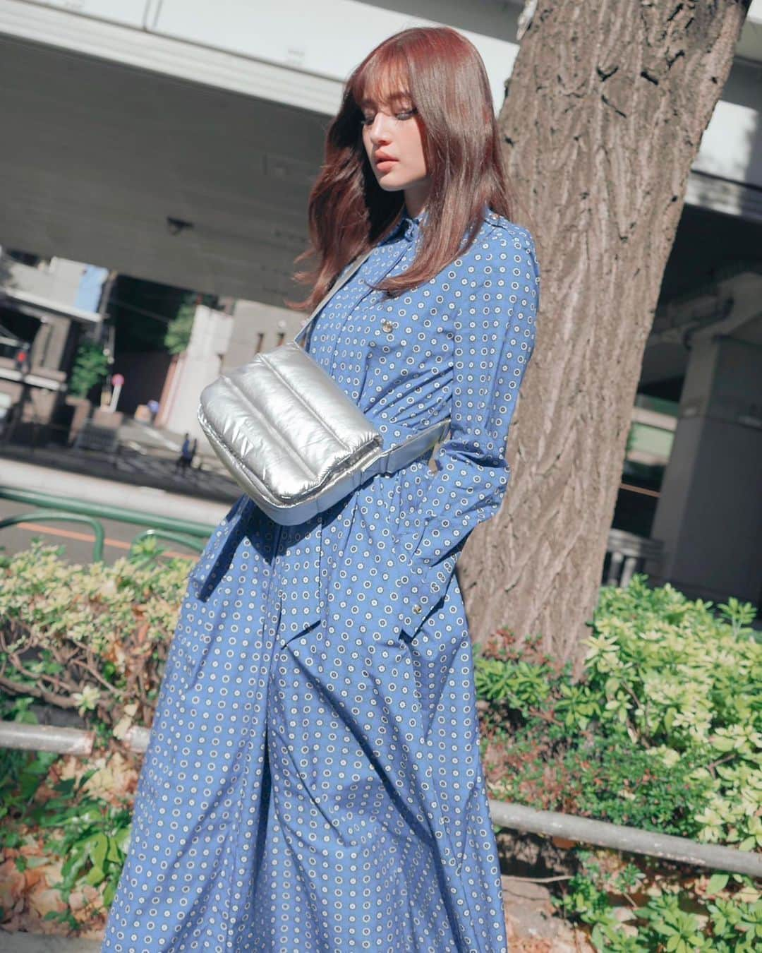 Takiさんのインスタグラム写真 - (TakiInstagram)「Beyond The Vines 🤍  にんき　アイテム　の　Poofy Bagから　 New Color "Metallic silver"が　 とうじょう　しました　よお！  The Holiday limited edition is out ☃️ Poofy and metallic comes with a cute Christmas package   @beyondthevines　 @beyondthevinesjapan #beyondthevines 　 #ビヨンドザバインズ #PR」12月12日 18時08分 - taki_faky