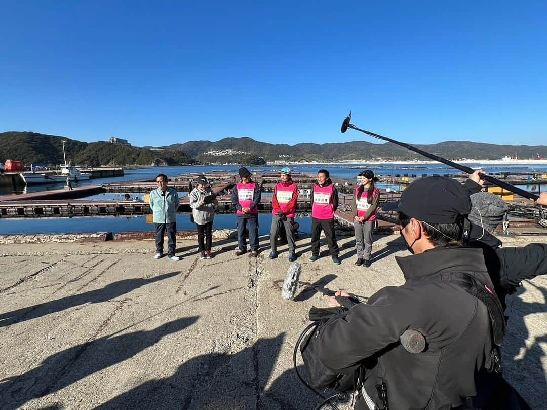 片原恵麻さんのインスタグラム写真 - (片原恵麻Instagram)「ビッグフィッシング ロケ🐟  淡路じゃのひれフィッシングパークさんにお邪魔しました🎶  釣り堀、奥深い！！！楽しかった〜！！！よっしーさんに色々教えて頂きました☺️  放送おたのしみに🥳  📍淡路じゃのひれフィッシングパーク @janohire_fishing_park   着用サングラス: Bell(ZEQUE) レンズ: TRUEVIEWSPORTS(TALEX) @saloobyzeque  ⋱⋰ ⋱⋰ ⋱⋰ ⋱⋰ ⋱⋰ ⋱⋰ ⋱⋰ ⋱⋰ ⋱⋰ ⋱⋰ ⋱⋰ ⋱⋰ #釣りガール#釣り女子#釣り#海釣り#ツリジョ#fishing#강태공#낙씨광#ルアマガ女子部#淡路島#淡路島釣り#ビッグフィッシング#ZEQUE#偏光サングラス#タレックス#TALEX#bunnywalk#じゃのひれフィッシングパーク」12月12日 18時28分 - emma_katahara