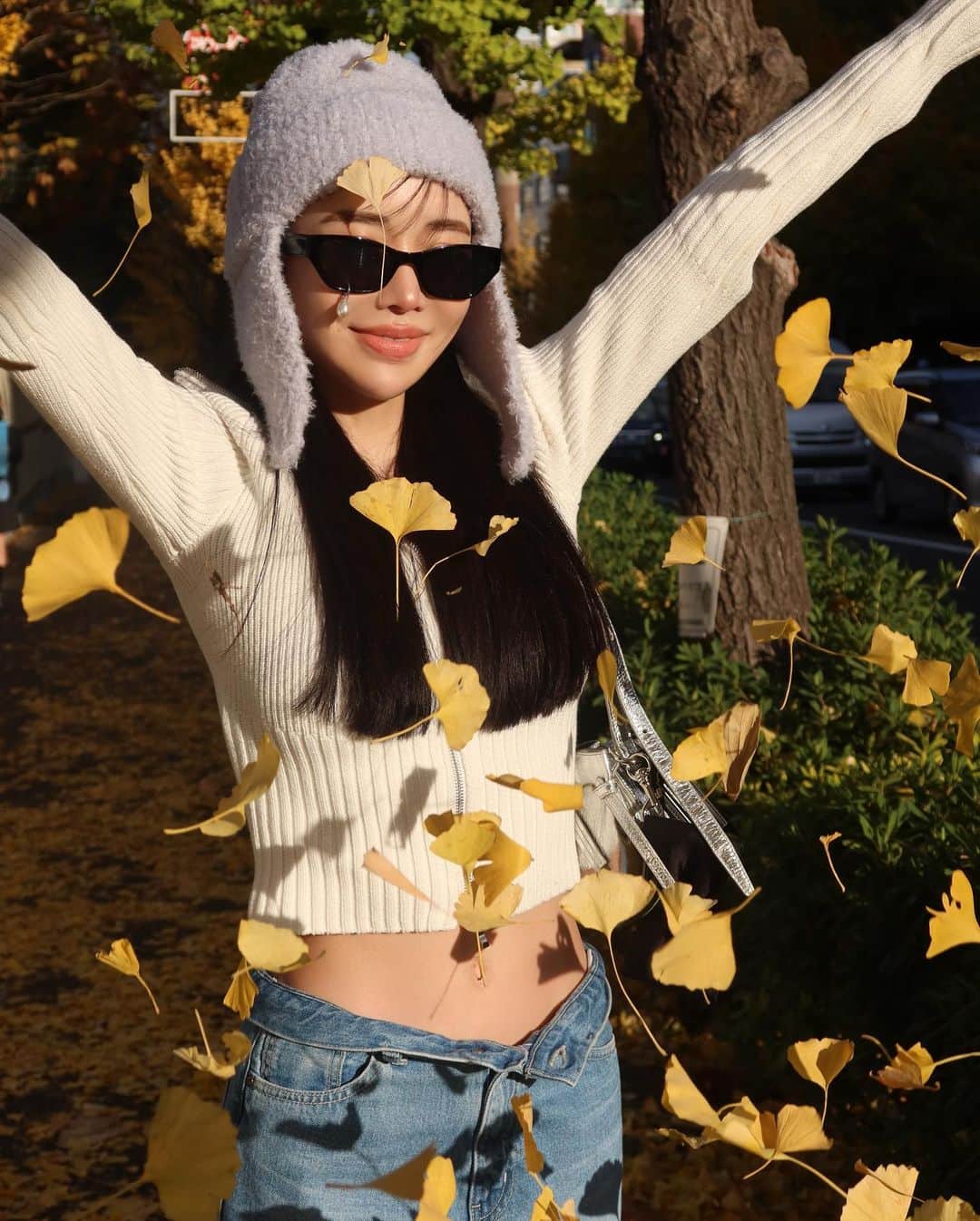 梯真奈美さんのインスタグラム写真 - (梯真奈美Instagram)「イチョウ綺麗だったなぁ💛  今年は暖かかったり葉の色づきがゆっくりだった分 いつもはあっとゆうまの秋を長く楽しめてる気がする🫶  #イチョウ #イチョウ並木」12月12日 18時29分 - official_manami