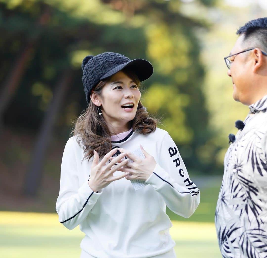 徳原恵梨さんのインスタグラム写真 - (徳原恵梨Instagram)「告知が遅くなってしまってごめんなさい😢💦 ⁡ 「 #ライジングレディースゴルフTV 」【MATCH21】第1話放送が昨日からCSチャンネル「スカイA」（ @skya_cs_sports_tv ）& YouTube「ライジングレディースゴルフTV」(@rising_ladies_golf ) で始まりました✨✨ ⁡ 今回は3チーム対抗女子ダブルススキンズマッチです！👭👭👭 美人女子ゴルファー大集合！🥰🩷 ⁡ ⁡ #江口紗代 選手（ @s.34y ）＆ #岡田唯花 選手（ @yuican_61 ）チーム 　🆚 #鵜飼桃 選手（ @momo.gun1 ）＆  #酒井里奈 選手（ @rina.sakai518 ）チーム 　🆚 #後藤ひなの 選手（ @hinano_goto ）＆  #西田茉楓 選手（ @nishidamahiro_official ）チーム ⁡ 今回は #本田大記 プロ（ @h.h.big ）にラウンドリポーターとして参加していただき、 私はMCをさせていただきました😊🎤 ⁡ 放送日は、 ⁡ 第1話 ・初回放送：12月11日（月）午後5:00〜 ・再放送：12月16日（土）午前7:00〜 ・再々放送：12月17日（日）午後6:00〜 第2話 ・初回放送：12月18日（月）午後5:30〜 ・再放送：12月22日（金）午後2:00〜 ・再々放送：12月24日（日）午後10:00〜 第3話 ・初回放送：12月25日（月）午後8:00〜 ・再放送：12月29日（金）午後0:00〜 ・再々放送：12月30日（土）午後7:00〜 第4話 ・初回放送：1月1日（月）午後10:00〜 ・再放送：1月5日（金）午後5:00〜 ・再々放送：1月7日（日）午後10:00〜 第5話 ・初回放送：1月8日（月）午後10:00〜 ・再放送：1月13日（土）午後3:00〜 ・再々放送：1月14日（日）午後7:00〜 ⁡ ※全話60分放送となります。 ※編成の都合上、予告なく放送時間が変更となる場合があります。 ⁡ 舞台は大阪府池田市の伏尾ゴルフ倶楽部⛳️ ⁡ ⁡ お時間が合う方は是非リアルタイムでご覧ください😊 ⁡ YouTube「ライジングレディースゴルフTV」 公式チャンネルでも同時配信していますので、 こちらからもご覧ください🤗💓 ⁡ #心斎橋ゴルフスタジオ #ライジングレディースゴルフ #RisingLadiesGolf #RisingLadiesGolfTV #ライジングレディースカップ #RisingLadiesCup #ゴルフタイランド #GolfThailand #ゴルフレッスン #ゴルフ練習 #インドアゴルフ #ゴルフ好きな人と繋がりたい #ゴルフ #ゴルフ女子 #golf #golfgirl #徳原恵梨」12月12日 18時31分 - elly_0216
