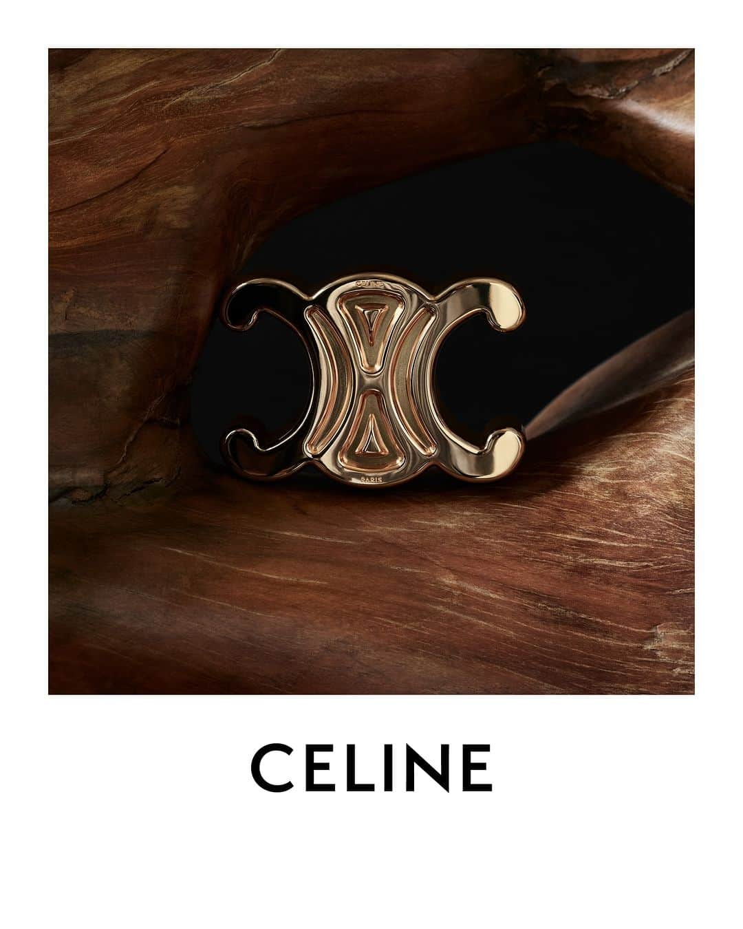 Celineのインスタグラム：「CELINE HOLIDAYS  MAISON CELINE   CELINE TRIOMPHE PAPERWEIGHT   COLLECTION AVAILABLE NOW IN STORES AND ON CELINE.COM  @HEDISLIMANE PHOTOGRAPHY  #CELINEHOLIDAYS #CELINEBYHEDISLIMANE」