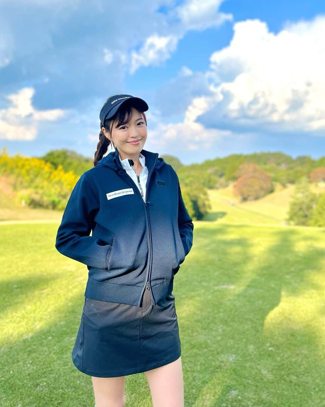 高橋としみさんのインスタグラム写真 - (高橋としみInstagram)「ネイビーのシンプルコーデ⛳️⛳️  軽くて動きやすくて暖かい✨ ウェア　@zerohalliburton_jp   今年はまだゴルフ行けるかなー🙄  #ゴルフ#ゴルフ女子#ゴルフウェア#ゴルフコーデ#ゼロハリバートンゴルフ #ゼロハリバートン #ゼロハリ#ゴルフ好きと繋がりたい #golf」12月12日 18時43分 - toshimi_1002